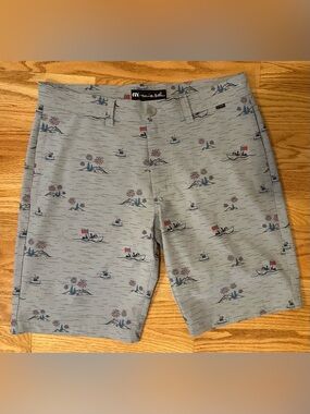 Travis Mathew Men's 32 4th of July Patriotic Hybrid Front Slush Fund Shorts